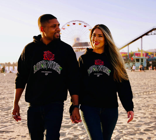 Love Wins - Hoodie (Black)